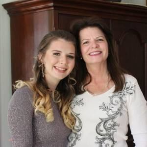 Meet your Posher, Lois